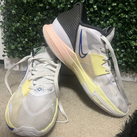 Size 10.5 Nike Kyrie Low White Game with Box Included - Picture 3 of 12